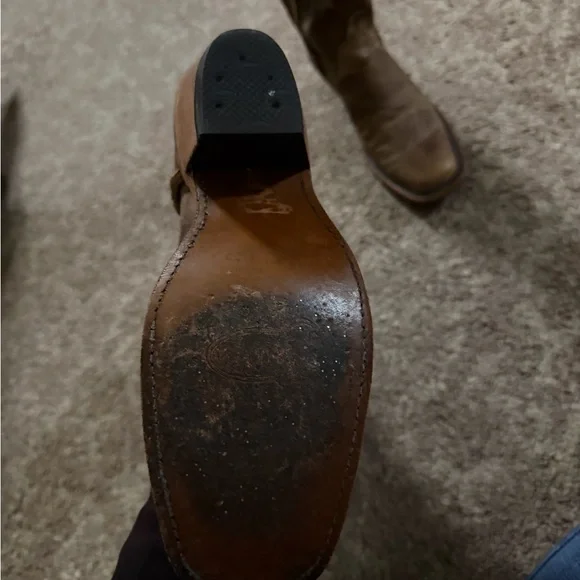 Justin Boots Distressed Brown Cowboy Boots - Picture 4 of 6